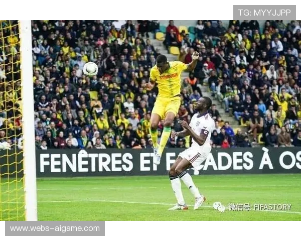 门将乌龙瞬间：达尔洛与勒温相撞致球入网，利兹联防线混乱