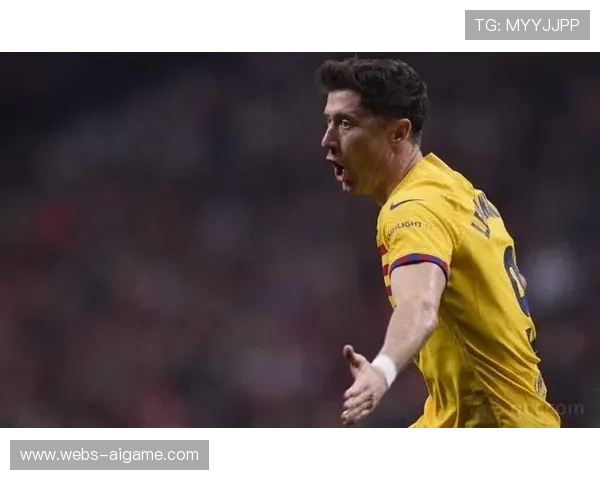 莱万晃过后卫扫射破门，37岁神锋延续15年壮举